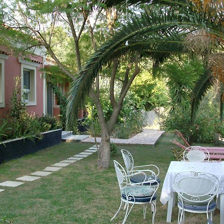 Bozikis Apartments & Studios ปาเลโอกัสไตรซา ภายนอก รูปภาพ