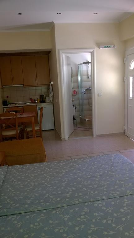 Bozikis Apartments & Studios ปาเลโอกัสไตรซา ห้อง รูปภาพ